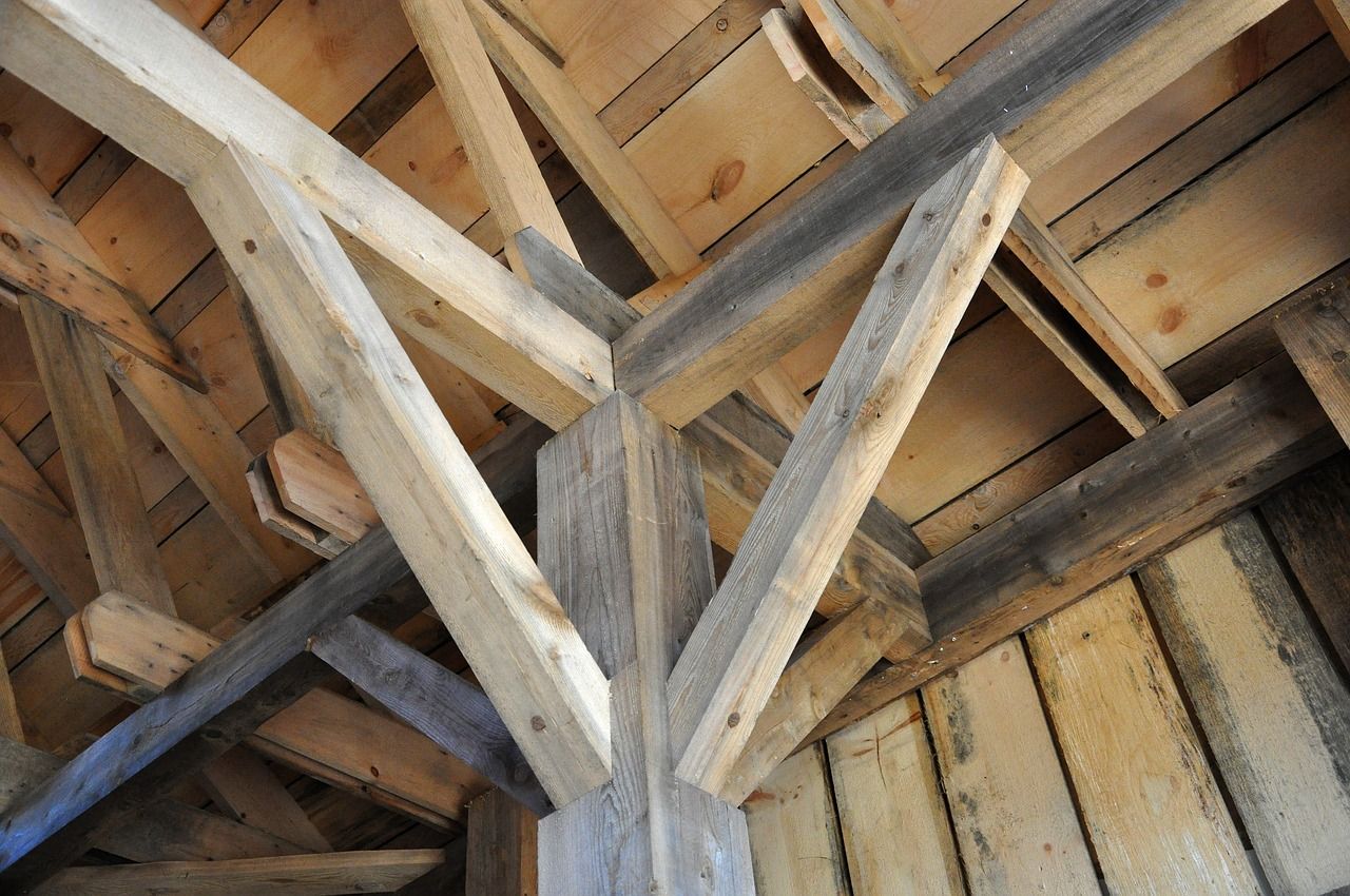 Jakie fundamenty stosuje się pod domy drewniane?