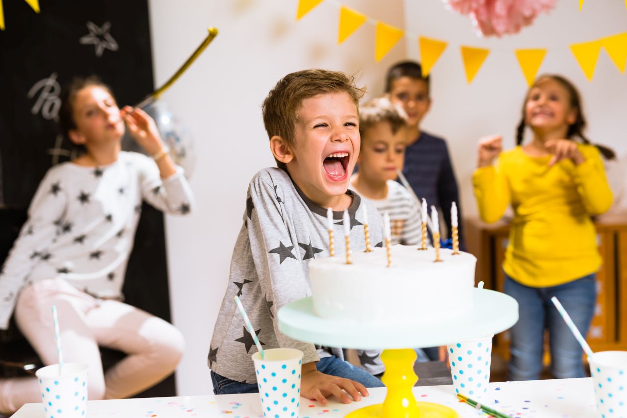 Jak wybrać odpowiednie dekoracje na przyjęcie urodzinowe dziecka?