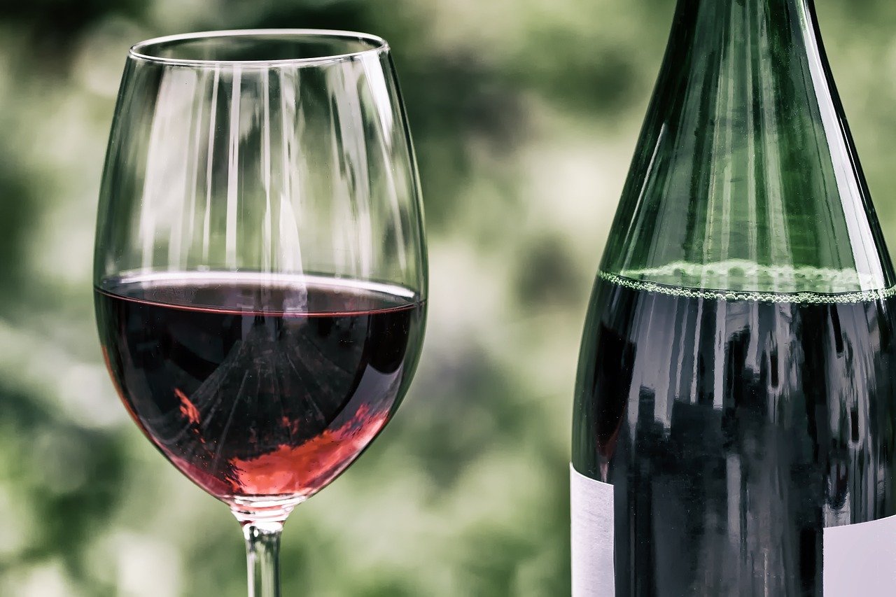 Jakie właściwości prozdrowotne ma czerwone wino wytrawne?