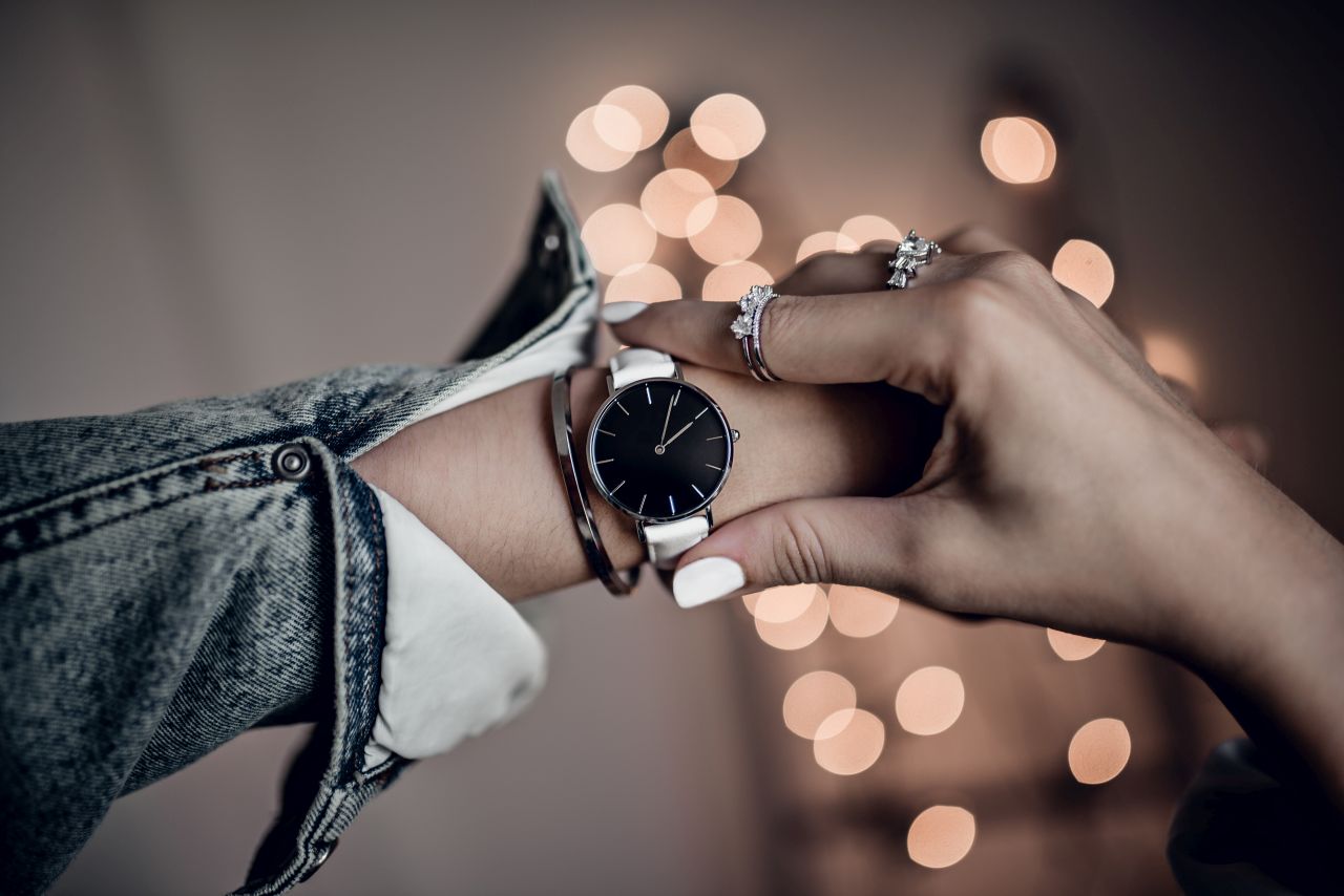 Rodzaje zegarków dla pań – w który z nich najlepiej zainwestować?