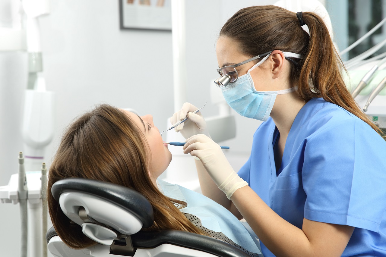 Z jakimi problemami pomogą uporać się zabiegi estetyczne u stomatologa?