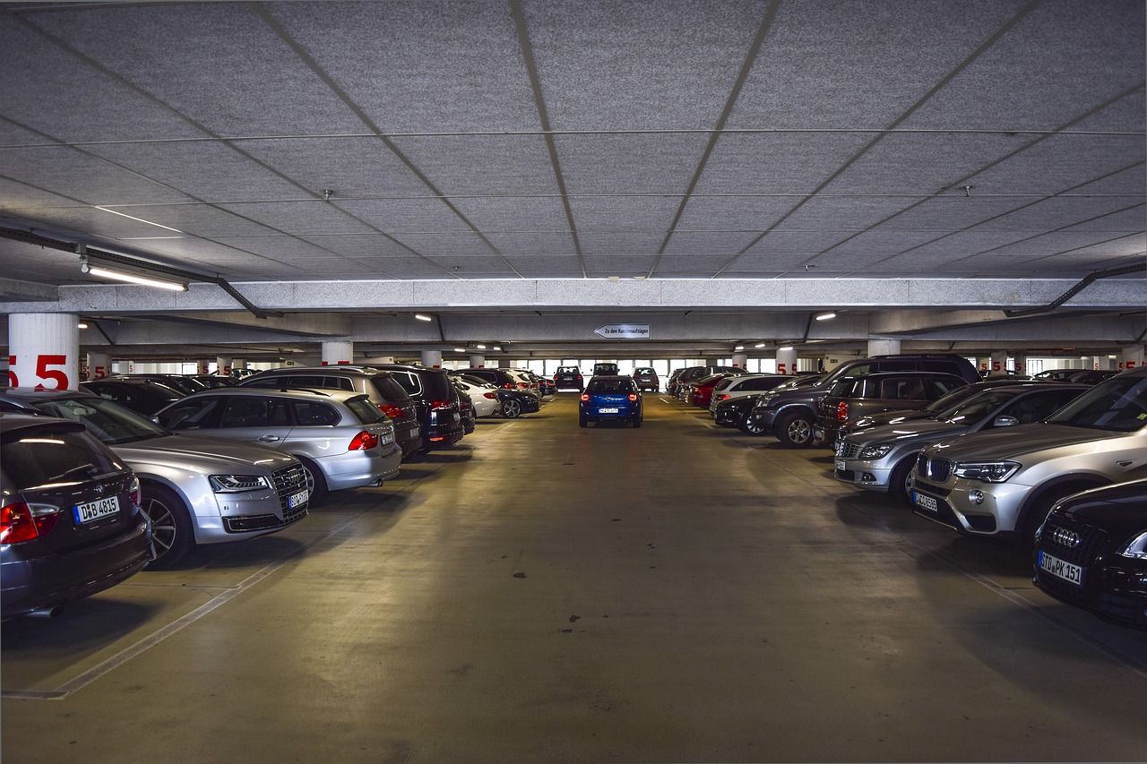 Jak zabezpieczyć auto na parkingu? Rodzaje blokad parkingowych
