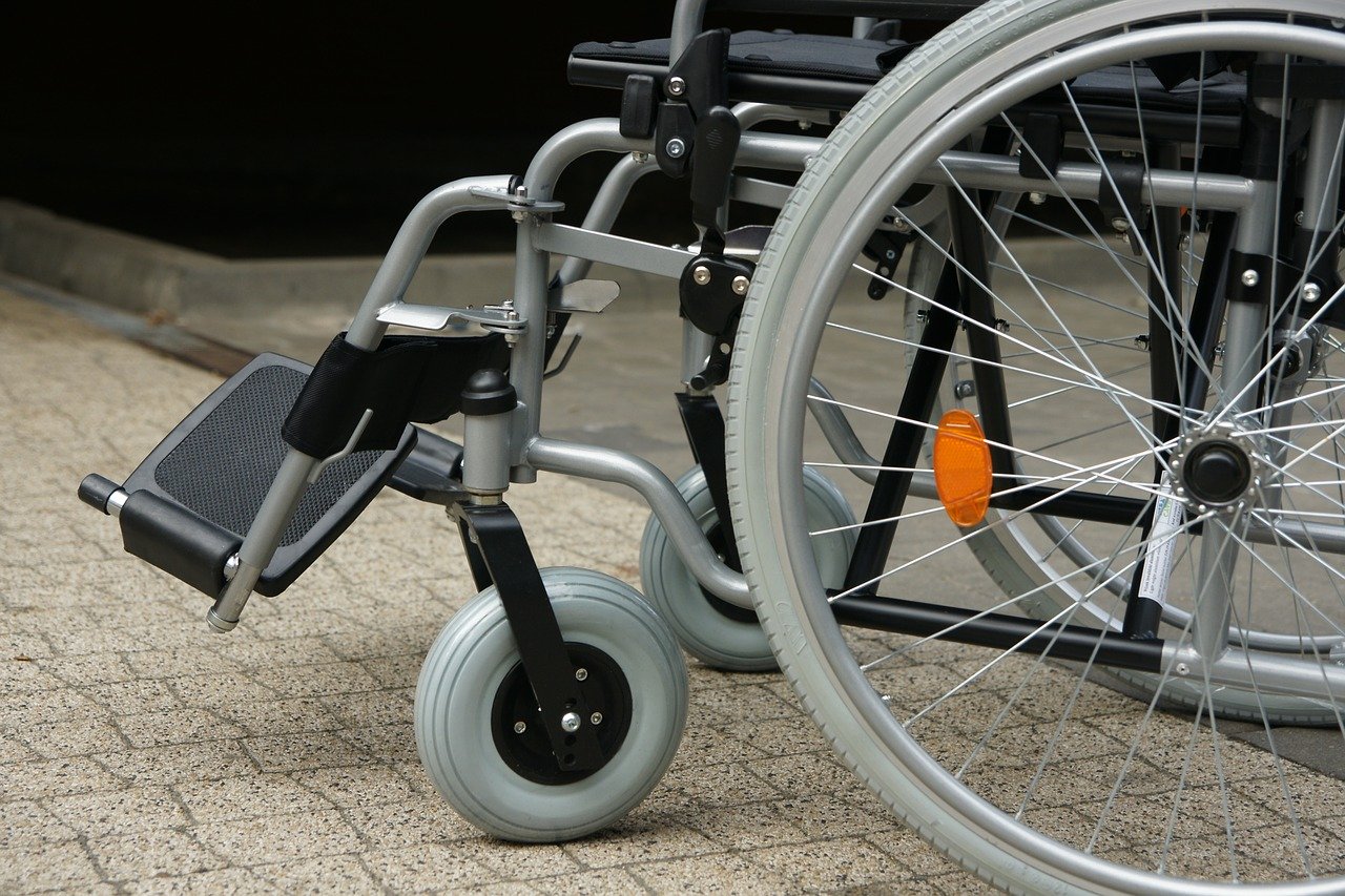 Wózek inwalidzki – jakie ma atuty?